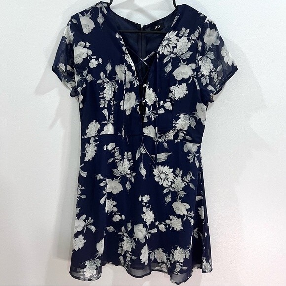 Nordstrom Lucca Couture deep lace up Vneck navy floral dress size medium - Picture 8 of 10